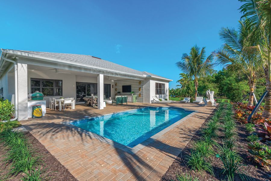 Representative exterior details of a home built from the Bahama by GL Homes in Valencia Harbor (55+), Fort Myers (Image 12).