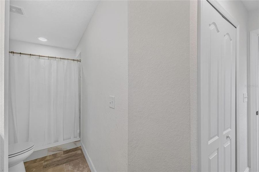 Spacious, unfurnished interior of a new home in , Sebring (Image 30).
