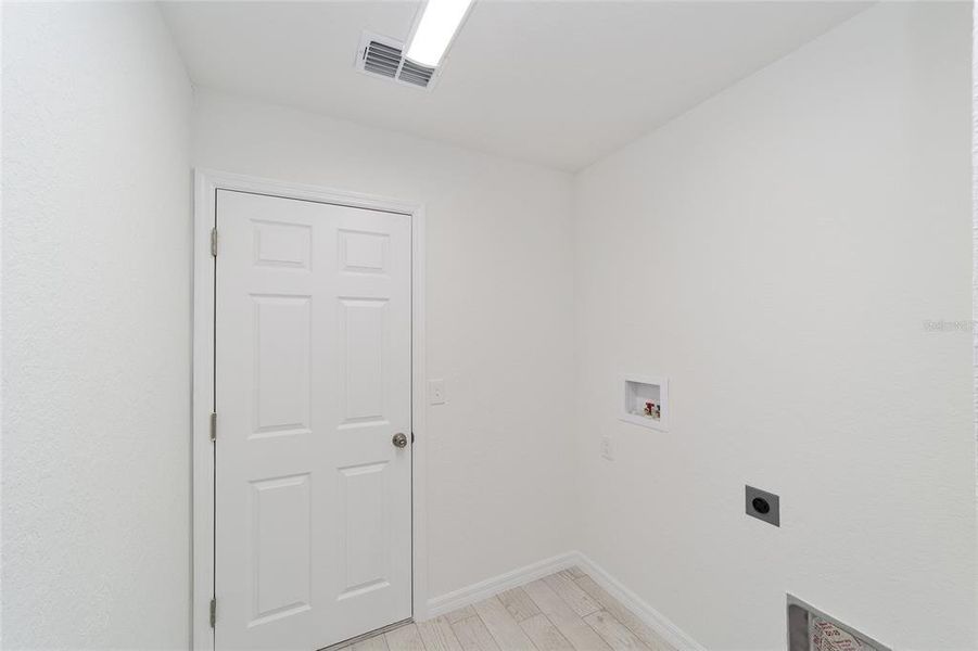 Spacious, unfurnished interior of a new home in , Dunnellon (Image 32). Spacious, unfurnished interior of a new home in , Dunnellon (Image 32).