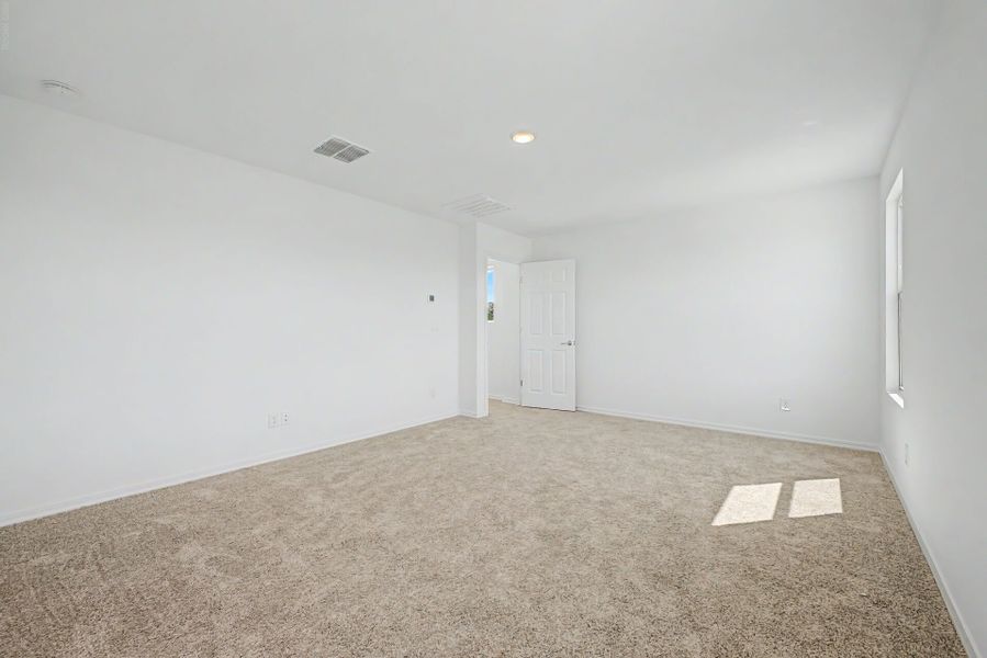 Spacious, unfurnished interior of a new home in Baker Farms, Phoenix (Image 11).