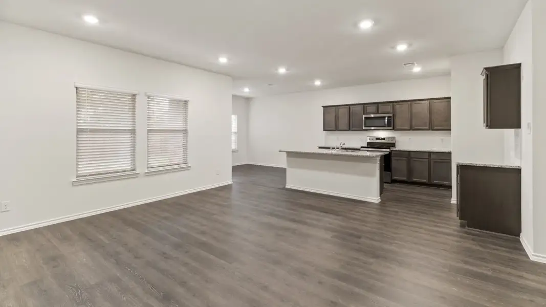 Spacious, unfurnished interior of a new home in The Reserve at Timber Creek, Lindale (Image 20).