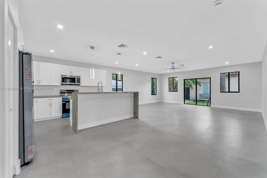 Spacious, unfurnished interior of a new home in , Dania Beach (Image 15). Spacious, unfurnished interior of a new home in , Dania Beach (Image 15).