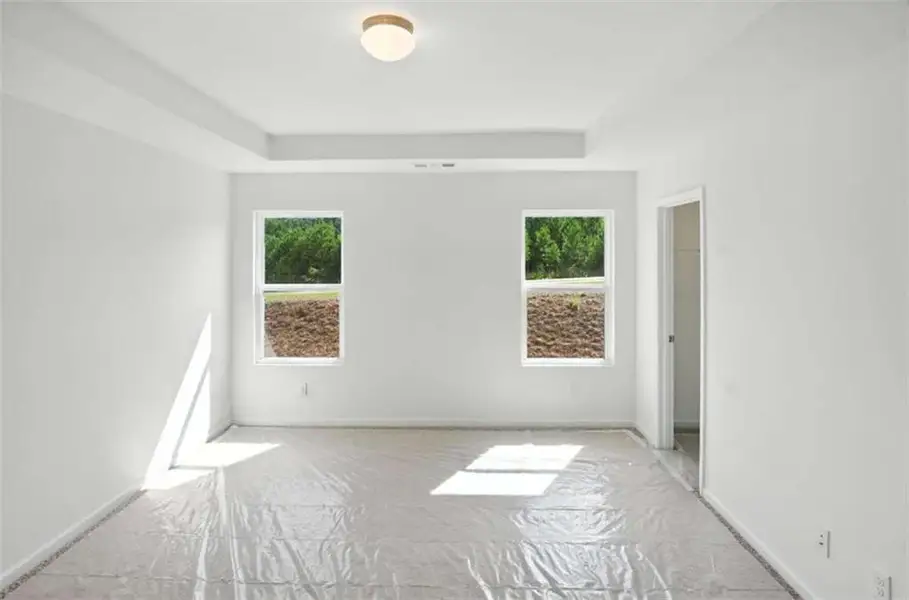 Spacious, unfurnished interior of a new home in Creekside Landing, Dallas (Image 13).