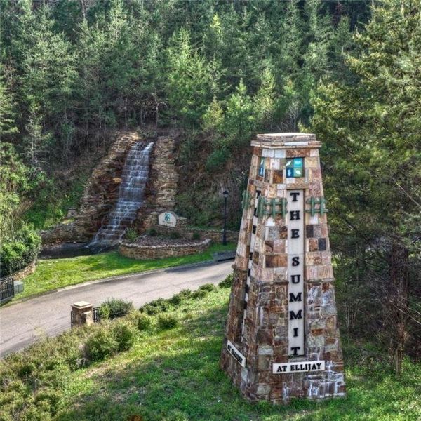 Image 27 of a home in .