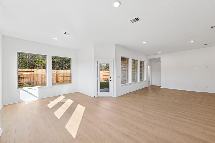 Spacious, unfurnished interior of a new home in Escondido 60' Homesites, Magnolia (Image 12).