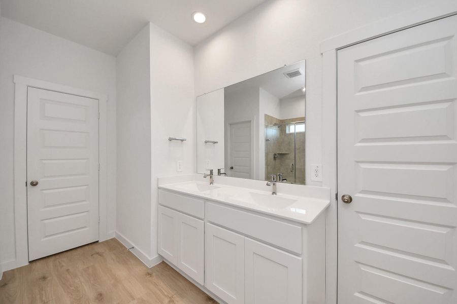 Furnished interior view inside a new home in Tamarron, Katy (Image 28).