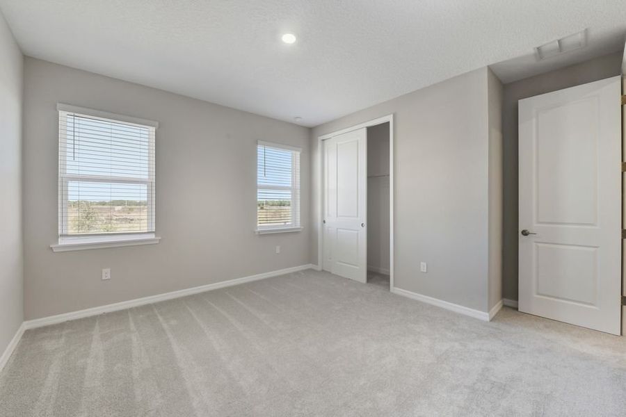 Spacious, unfurnished interior of a new home in Skye Ranch Community Group Page, Sarasota (Image 15).