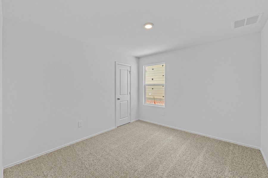 Spacious, unfurnished interior of a new home in Durango, Mustang Ridge (Image 14).