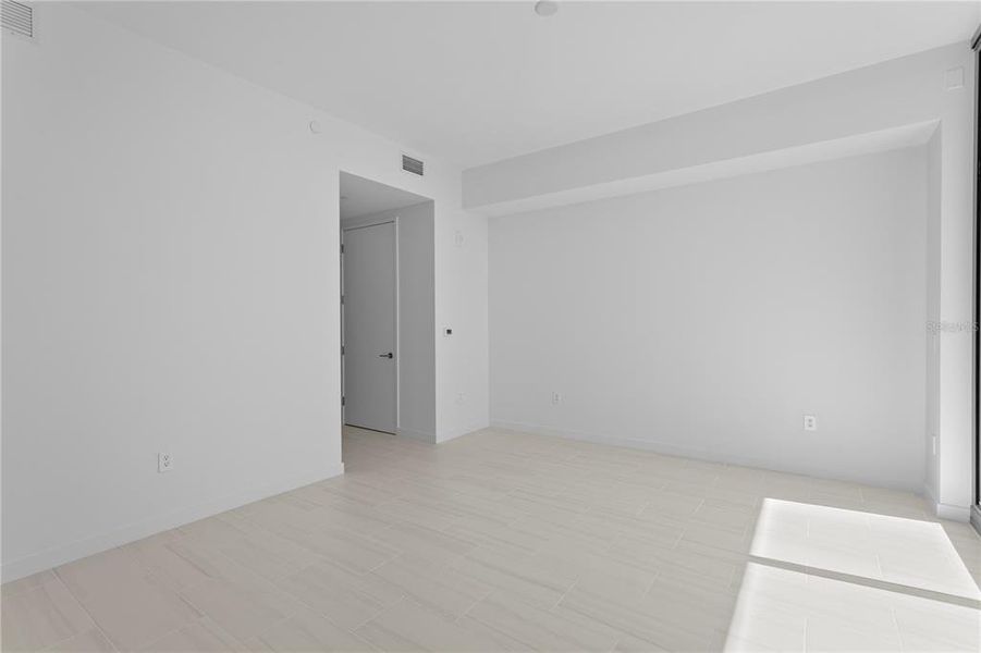 Spacious, unfurnished interior of a new home in , St. Petersburg (Image 30). Spacious, unfurnished interior of a new home in , St. Petersburg (Image 30).