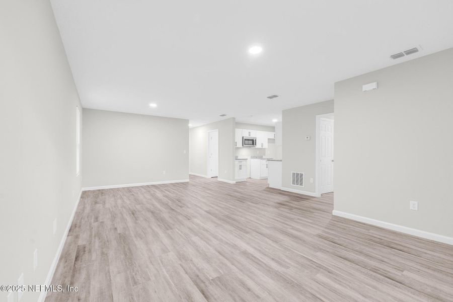 Spacious, unfurnished interior of a new home in , Jacksonville (Image 13).
