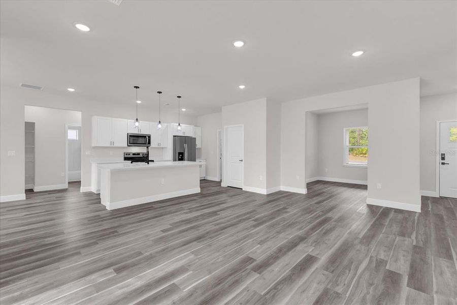 Spacious, unfurnished interior of a new home in , Ocala (Image 16).