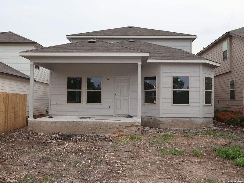Exterior details and patio area of a home in Paloma Park, Converse (Image 4).