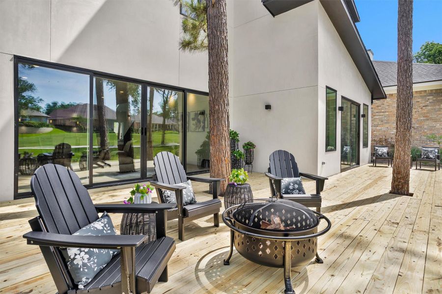 Exterior details and patio area of a home in , Montgomery (Image 3).