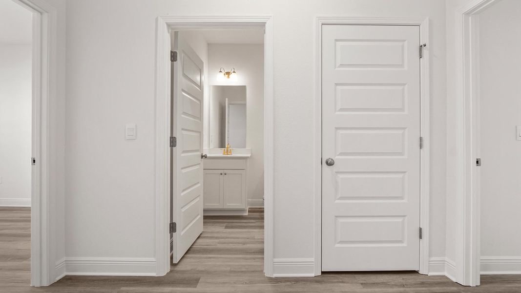 Spacious, unfurnished interior of a new home in Owl's Head Farms, Freeport (Image 31).