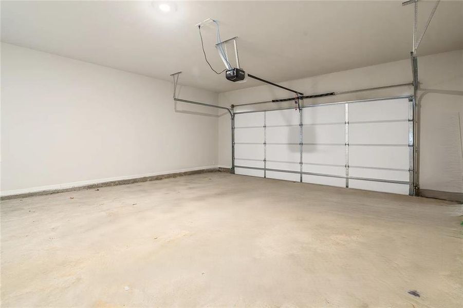 Spacious, unfurnished interior of a new home in , Acworth (Image 21).