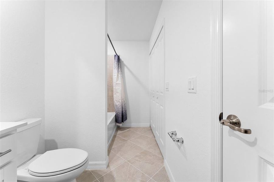 Furnished interior view inside a new home in Heritage Landing: Veranda Condominiums, Punta Gorda (Image 13).