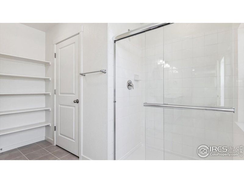 Spacious, unfurnished interior of a new home in Vantage, Berthoud (Image 18).