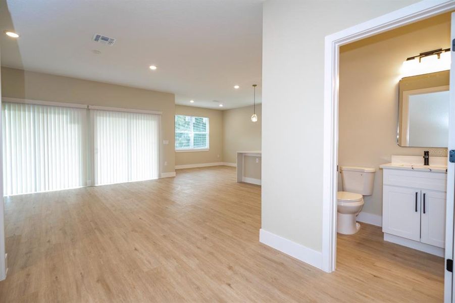 Spacious, unfurnished interior of a new home in , Orlando (Image 20).