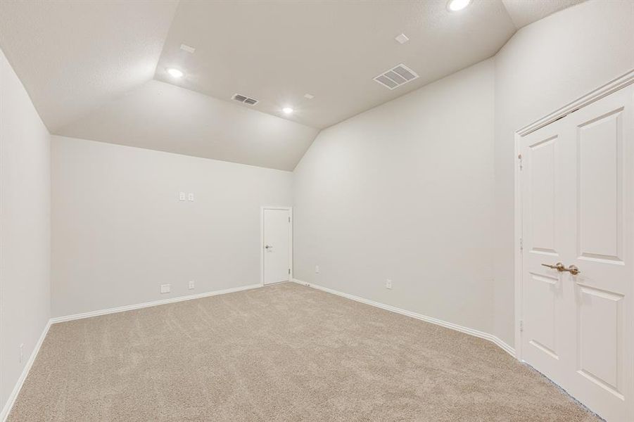 Spacious, unfurnished interior of a new home in Hayes Crossing, Midlothian (Image 32).