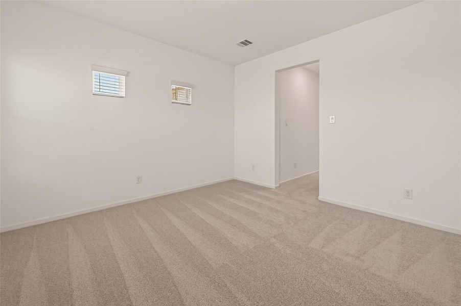 Spacious, unfurnished interior of a new home in Lago Mar, Texas City (Image 39).