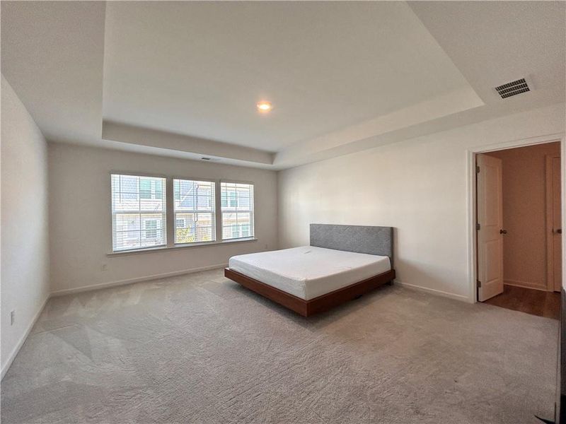 Spacious, unfurnished interior of a new home in , Suwanee (Image 48).