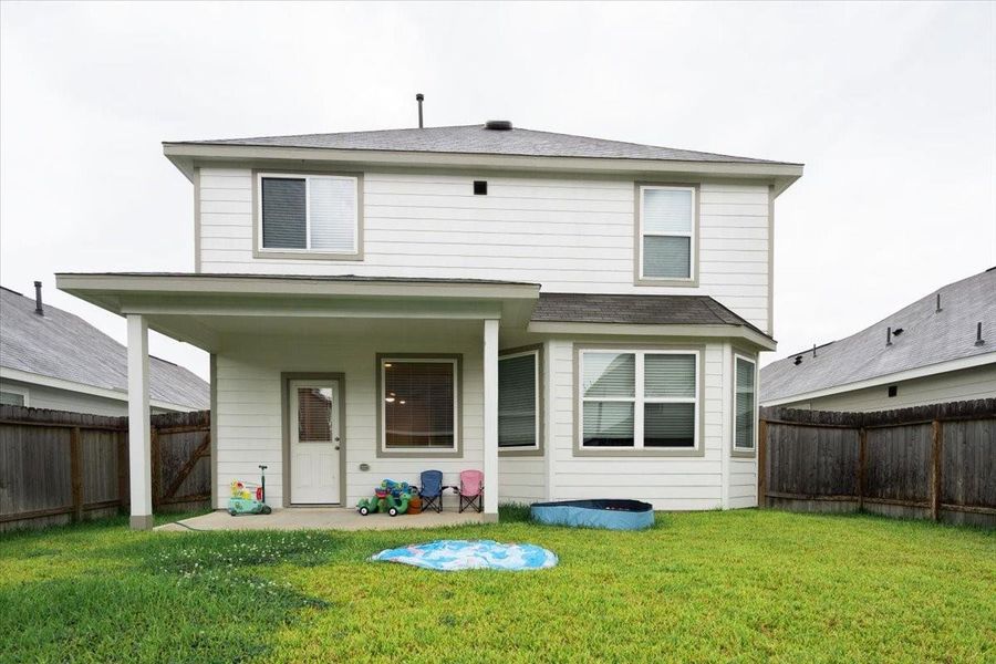 Front exterior of a new home in River's Edge, Conroe, TX, highlighting curb appeal (Image 1). Front exterior of a new home in River's Edge, Conroe, TX, highlighting curb appeal (Image 1).