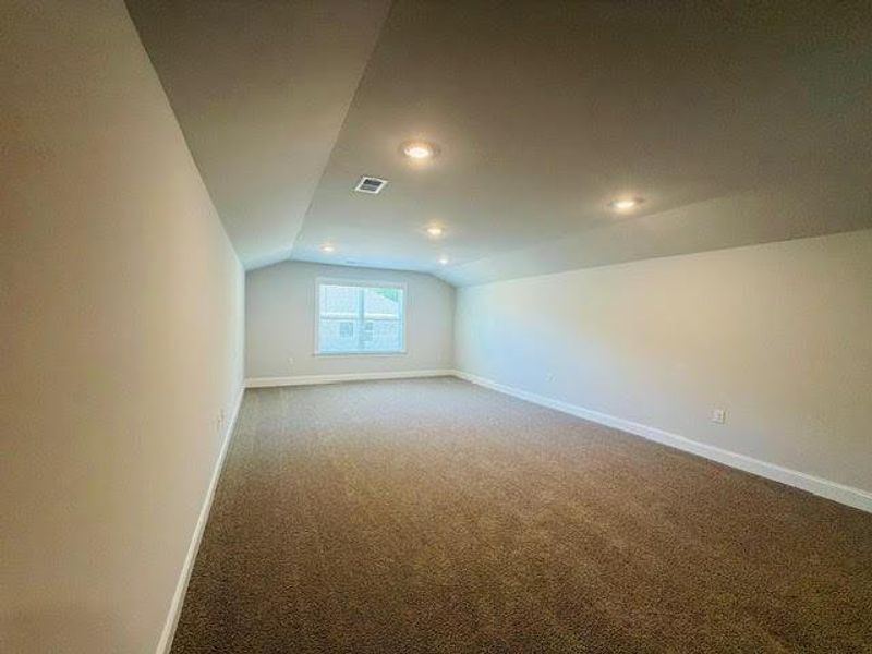 Spacious, unfurnished interior of a new home in Tuscany Hills, Douglasville (Image 37).