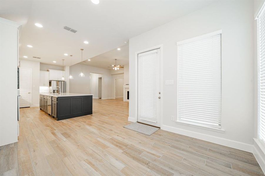 Spacious, unfurnished interior of a new home in Ventana 70', Fort Worth (Image 24).