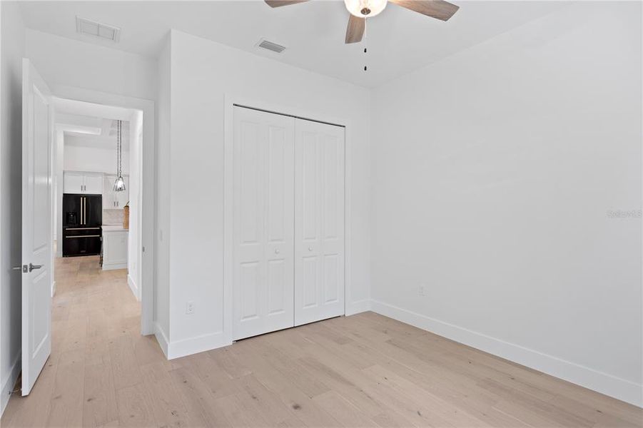Spacious, unfurnished interior of a new home in , Sarasota (Image 23).