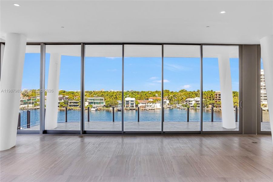 Spacious, unfurnished interior of a new home in , Miami (Image 59).