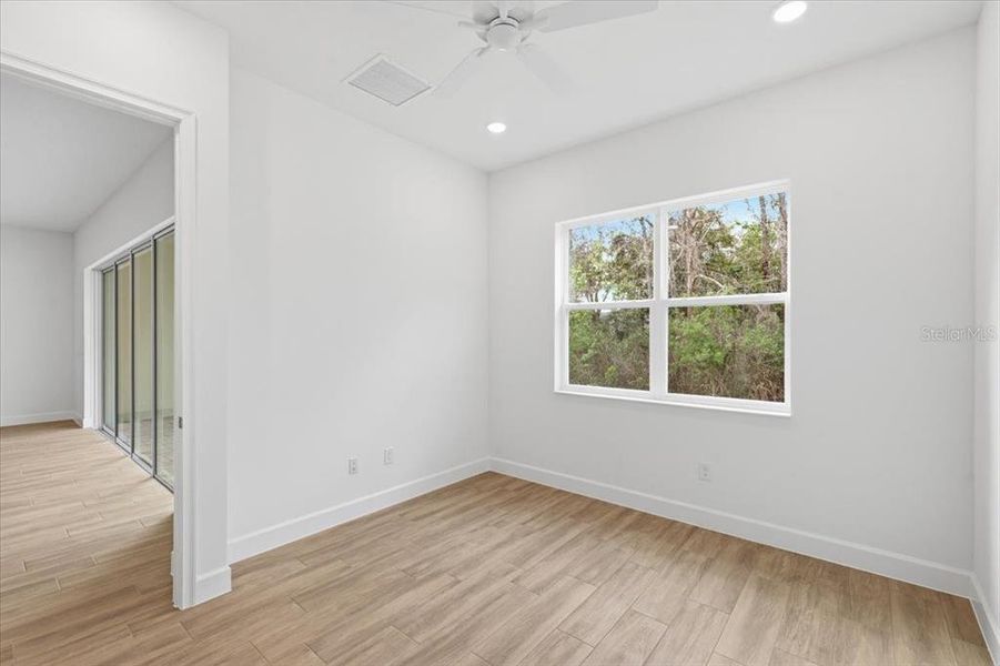 Spacious, unfurnished interior of a new home in Parkdale Place, Oviedo (Image 13).
