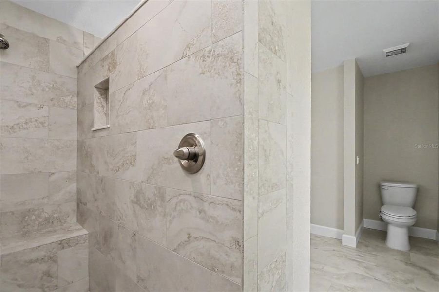 Close-up of interior finishes inside a home in , Dunnellon (Image 23).