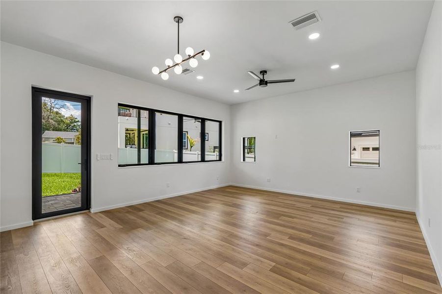 Spacious, unfurnished interior of a new home in , Tampa (Image 69).
