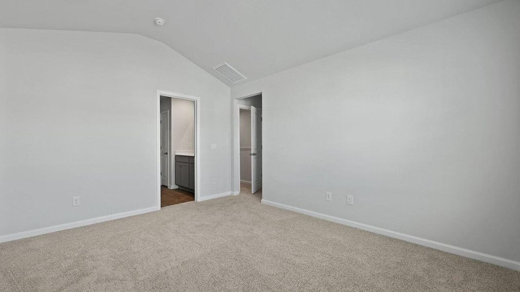 Spacious, unfurnished interior of a new home in Carolina Groves, Moncks Corner (Image 13).