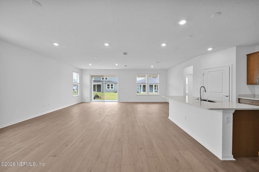 Spacious, unfurnished interior of a new home in Hyland Trail, Green Cove Springs (Image 17).