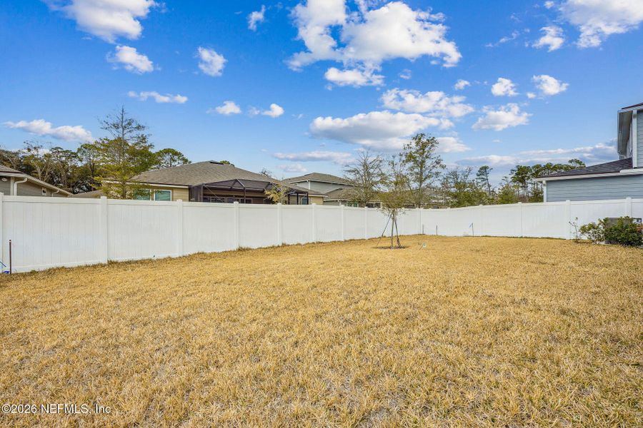 Exterior details and patio area of a home in Wingate Landing, Jacksonville (Image 33).