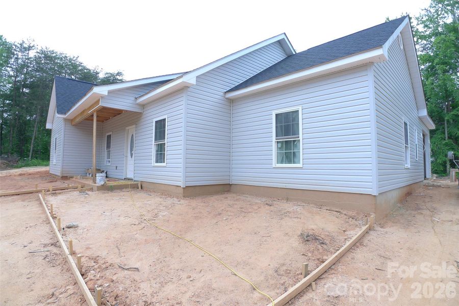 Front and right side of house Front and right side of house