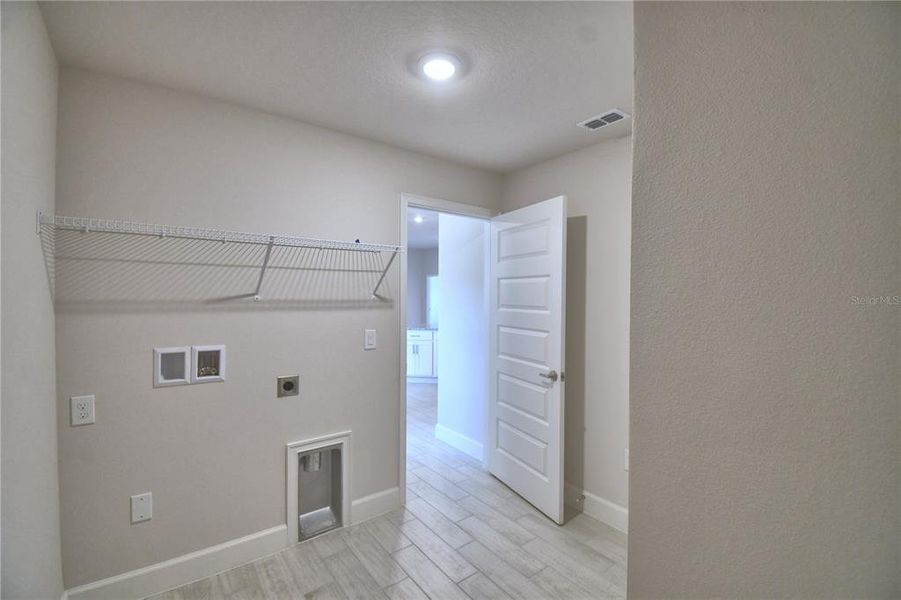 Spacious, unfurnished interior of a new home in Cadence Crossing, Auburndale (Image 20). Spacious, unfurnished interior of a new home in Cadence Crossing, Auburndale (Image 20).