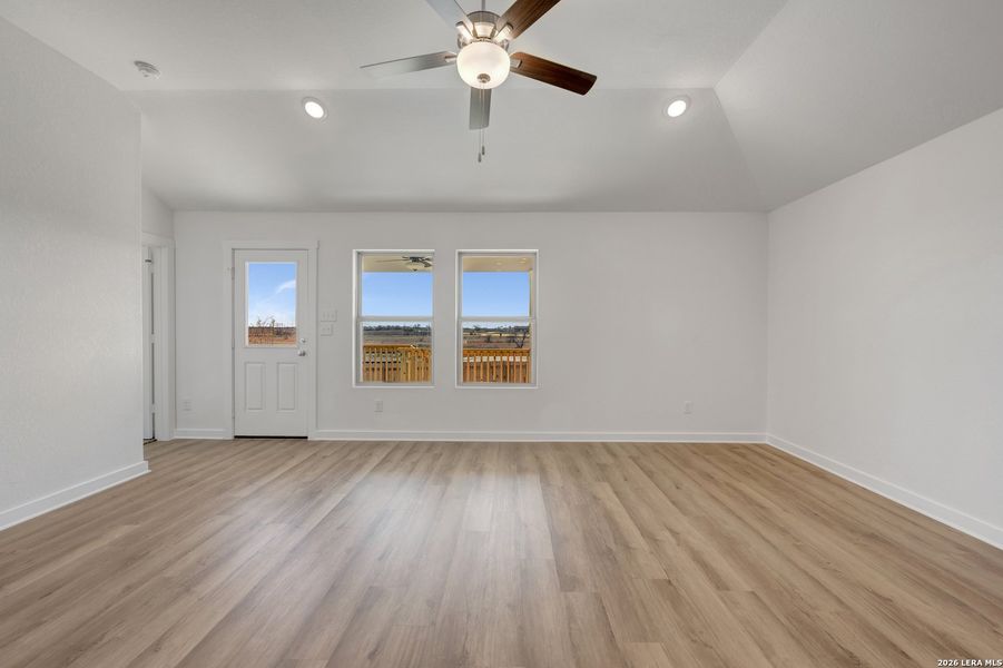 Spacious, unfurnished interior of a new home in Paloma Park, Converse (Image 30).