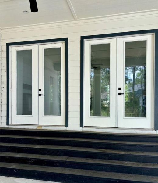 Exterior details and patio area of a home in , Conroe (Image 4).