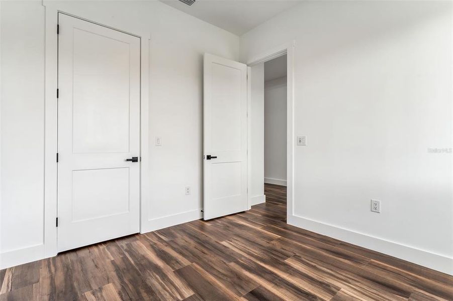 Spacious, unfurnished interior of a new home in , Tampa (Image 27).