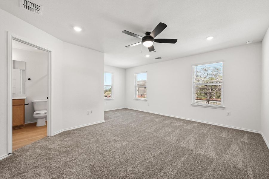 Spacious, unfurnished interior of a new home in Creekside at Estancia, Austin (Image 17). Spacious, unfurnished interior of a new home in Creekside at Estancia, Austin (Image 17).
