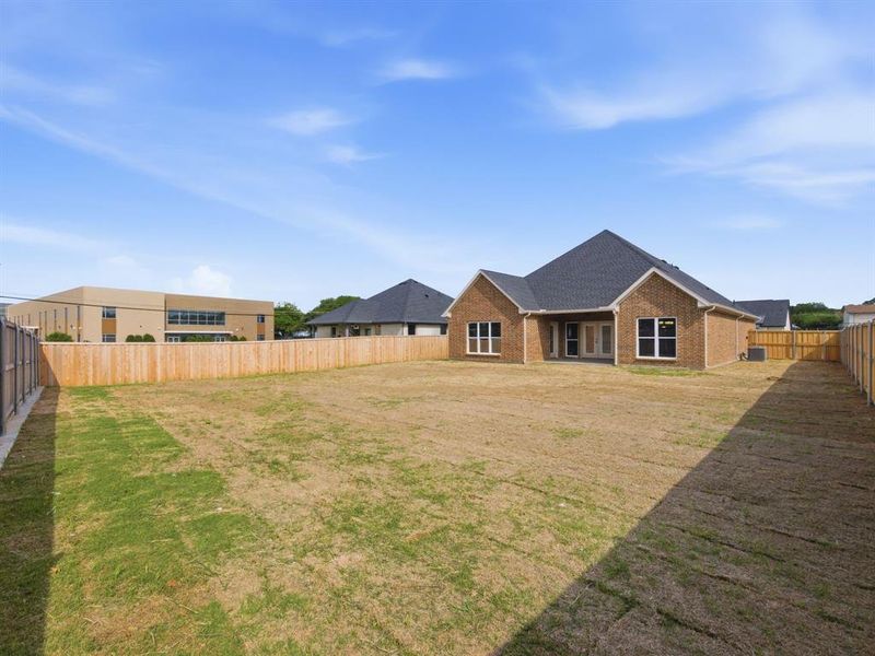 Exterior details and patio area of a home in , Grand Prairie (Image 18).