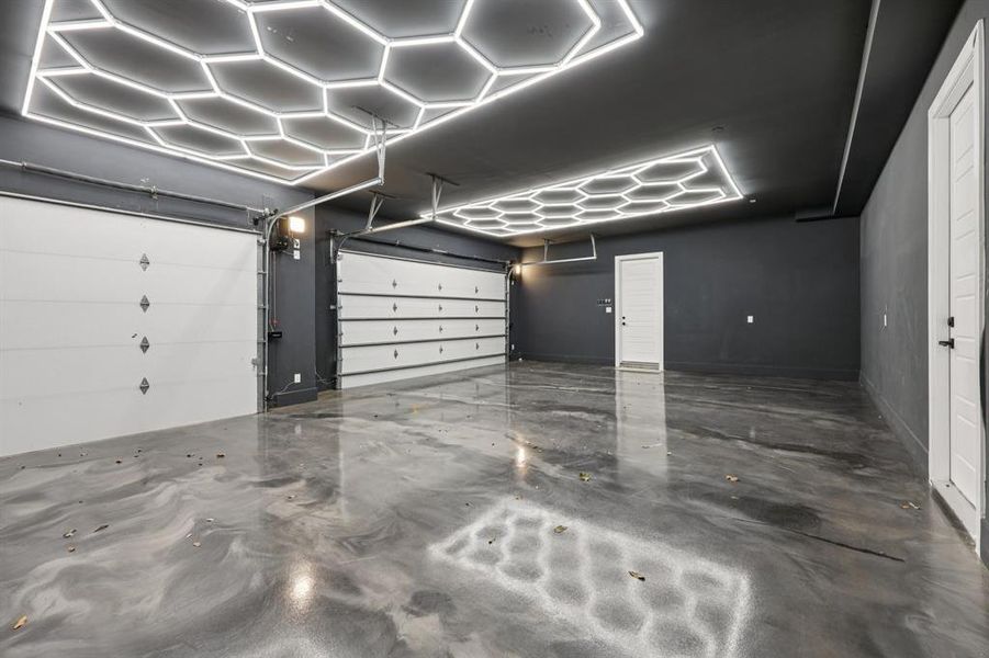 Spacious, unfurnished interior of a new home in , Dallas (Image 23).