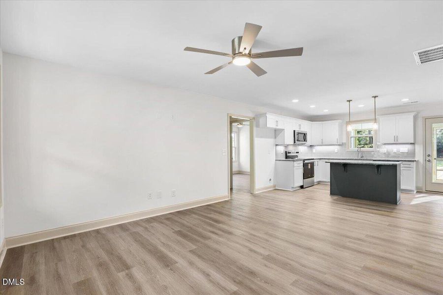 14-305 N West St-14 14-305 N West St-14