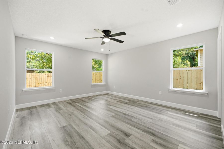 Spacious, unfurnished interior of a new home in , Jacksonville (Image 13).