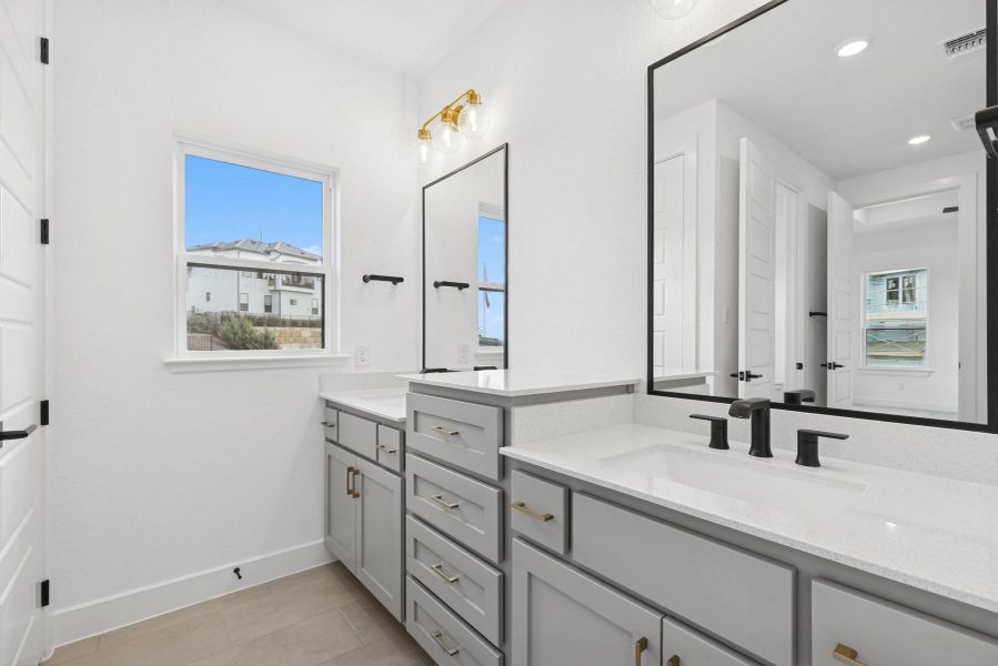 Owner's Bathroom Owner's Bathroom