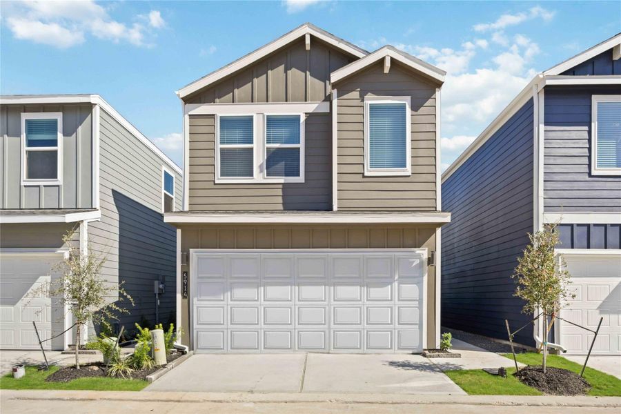 Front exterior of a new home in Mansfield Estates, Houston, TX, highlighting curb appeal (Image 2).