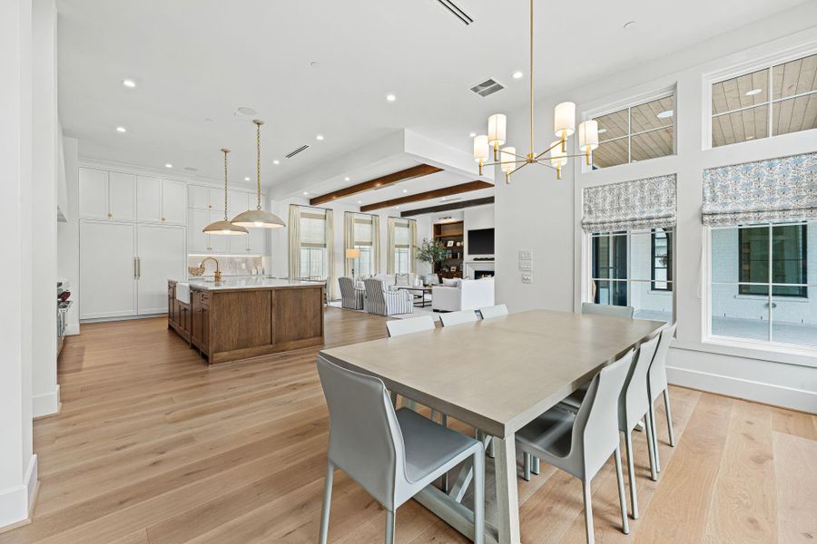 Another view of this sun-filled breakfast space. Perfect for everyday living. Notice the beautiful custom window treatments. Another view of this sun-filled breakfast space. Perfect for everyday living. Notice the beautiful custom window treatments.