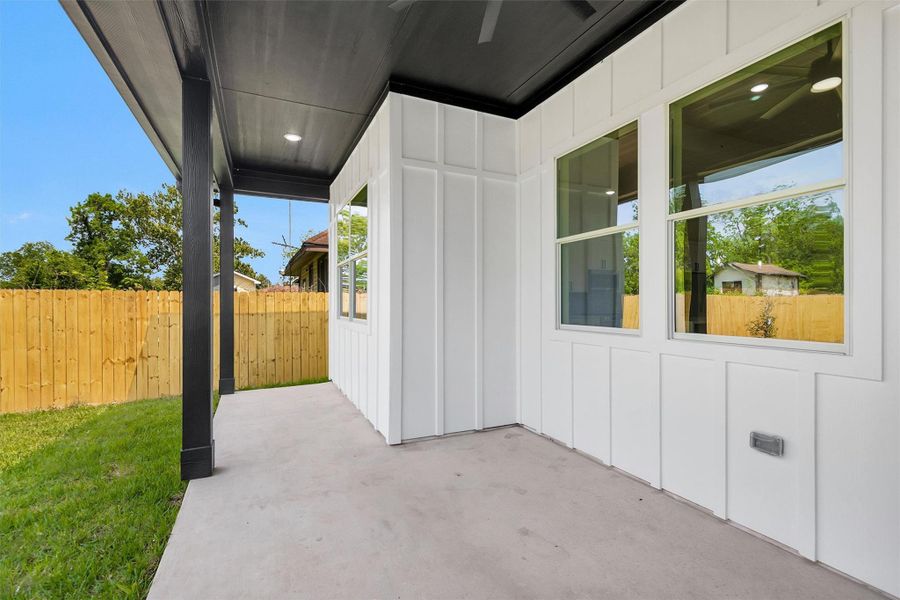 Exterior details and patio area of a home in , Houston (Image 30).